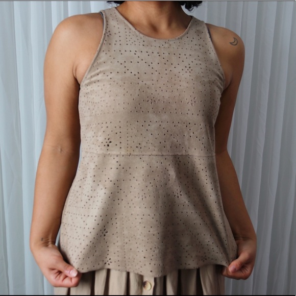 Neutral Textured Tank Top by BCBG (Size Medium) - Picture 6 of 8